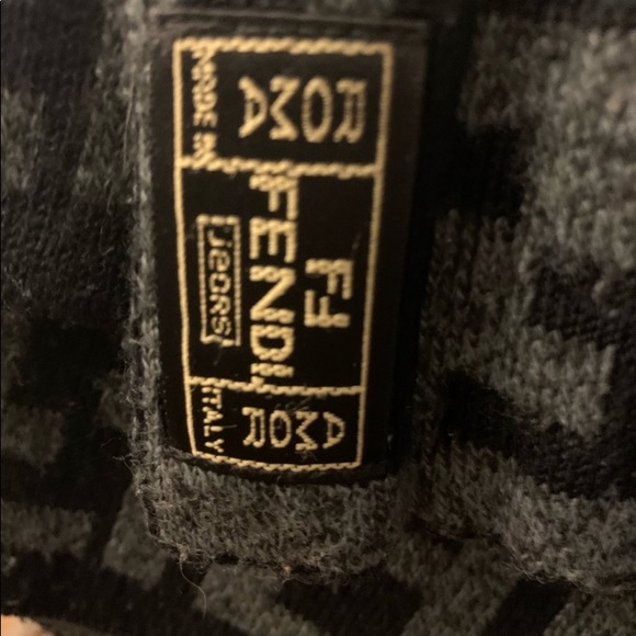 Fendi scarf 🔥 Nice size - Picture 4 of 6
